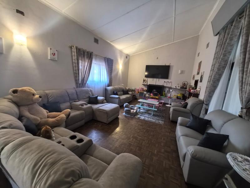 4 Bedroom Property for Sale in Amanzimtoti KwaZulu-Natal