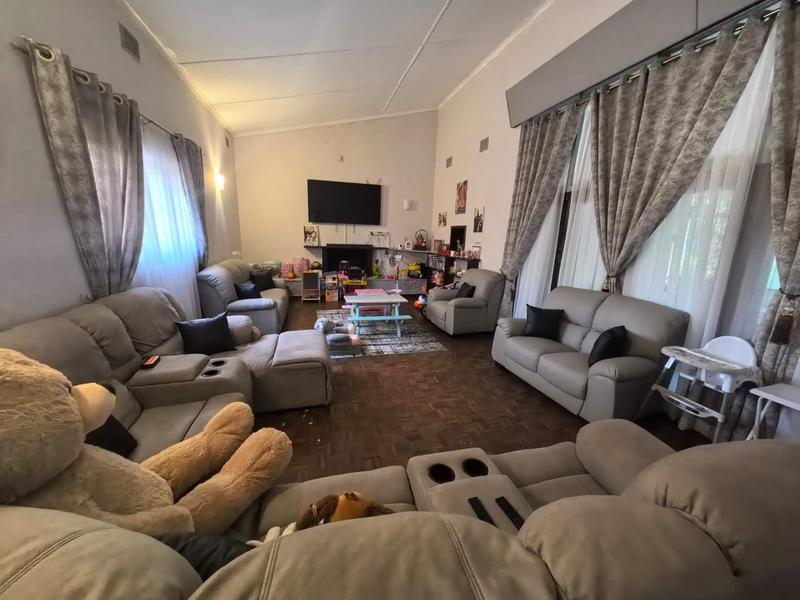 4 Bedroom Property for Sale in Amanzimtoti KwaZulu-Natal