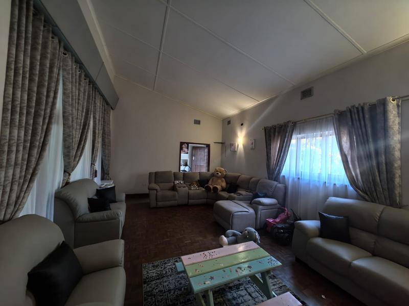 4 Bedroom Property for Sale in Amanzimtoti KwaZulu-Natal