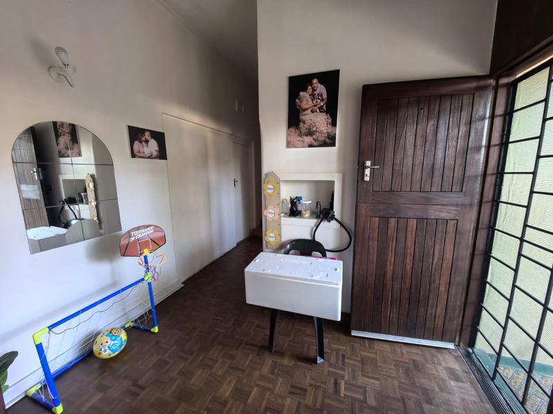4 Bedroom Property for Sale in Amanzimtoti KwaZulu-Natal