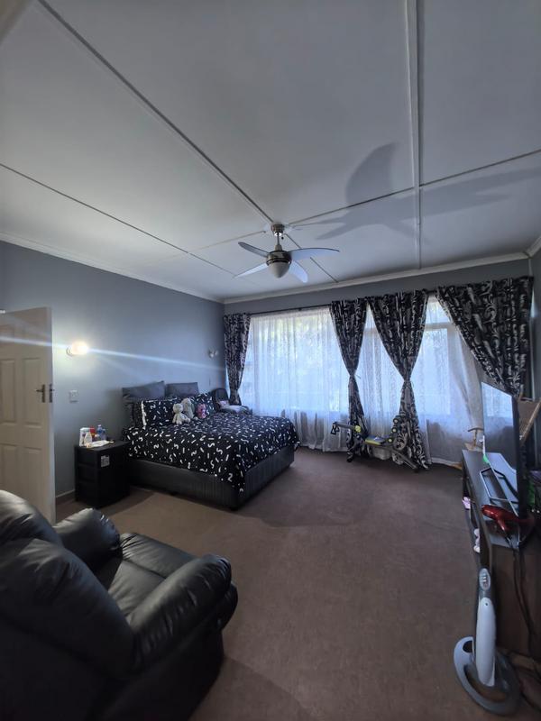 4 Bedroom Property for Sale in Amanzimtoti KwaZulu-Natal