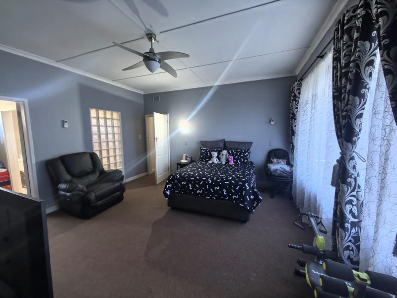 4 Bedroom Property for Sale in Amanzimtoti KwaZulu-Natal