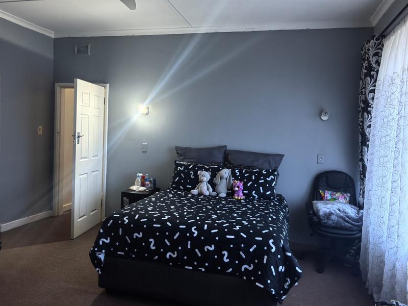 4 Bedroom Property for Sale in Amanzimtoti KwaZulu-Natal