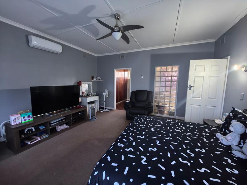 4 Bedroom Property for Sale in Amanzimtoti KwaZulu-Natal