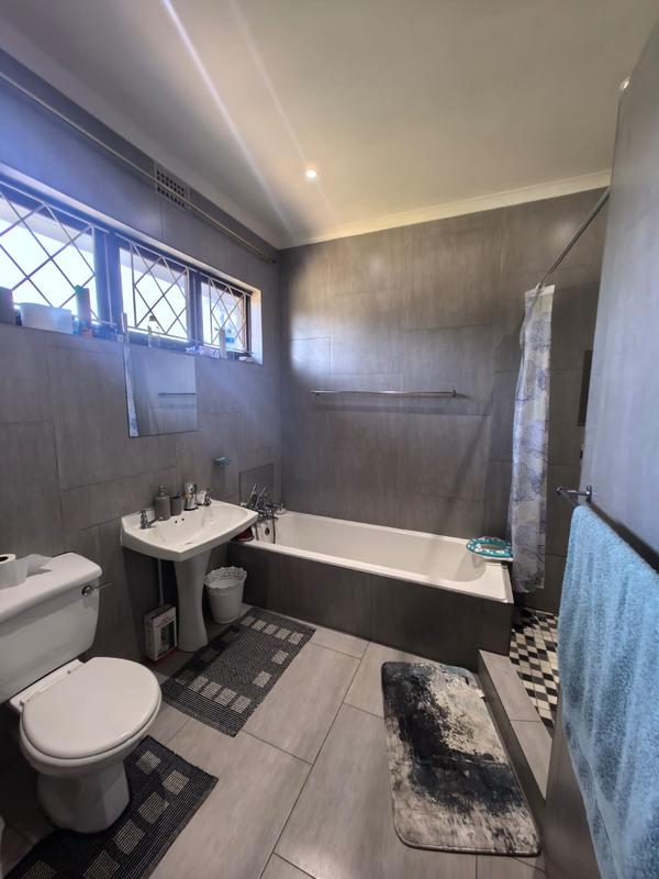 4 Bedroom Property for Sale in Amanzimtoti KwaZulu-Natal