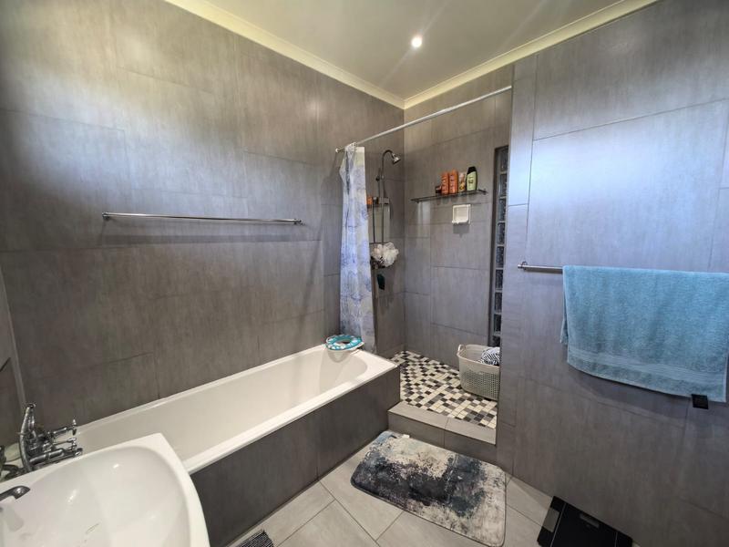 4 Bedroom Property for Sale in Amanzimtoti KwaZulu-Natal