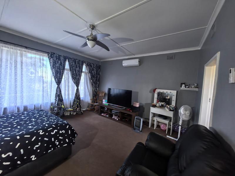 4 Bedroom Property for Sale in Amanzimtoti KwaZulu-Natal