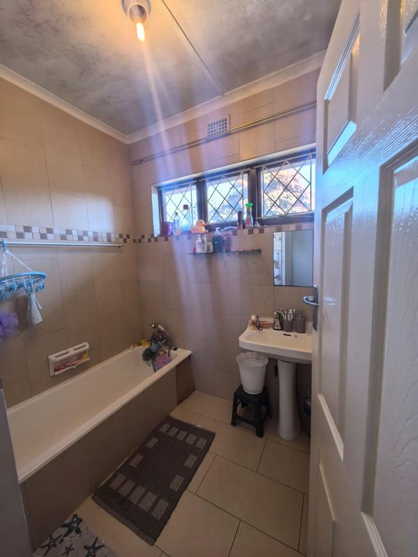 4 Bedroom Property for Sale in Amanzimtoti KwaZulu-Natal