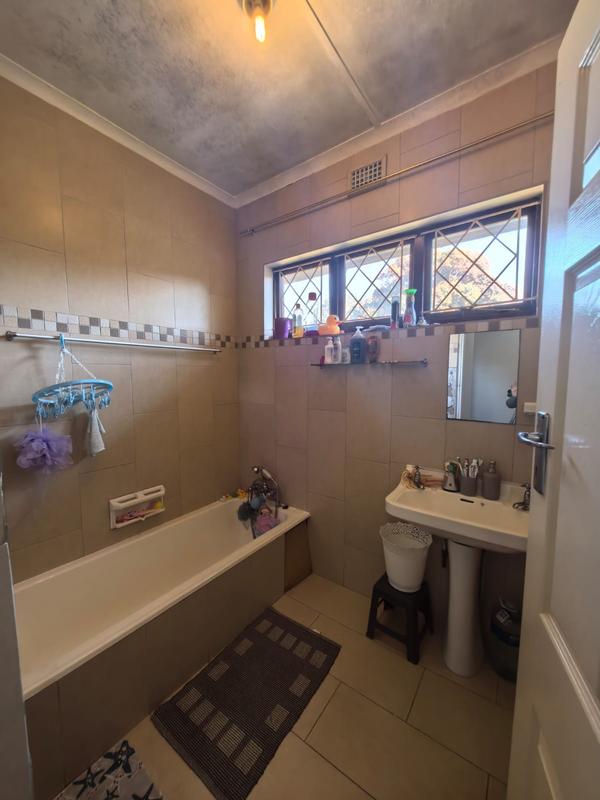 4 Bedroom Property for Sale in Amanzimtoti KwaZulu-Natal