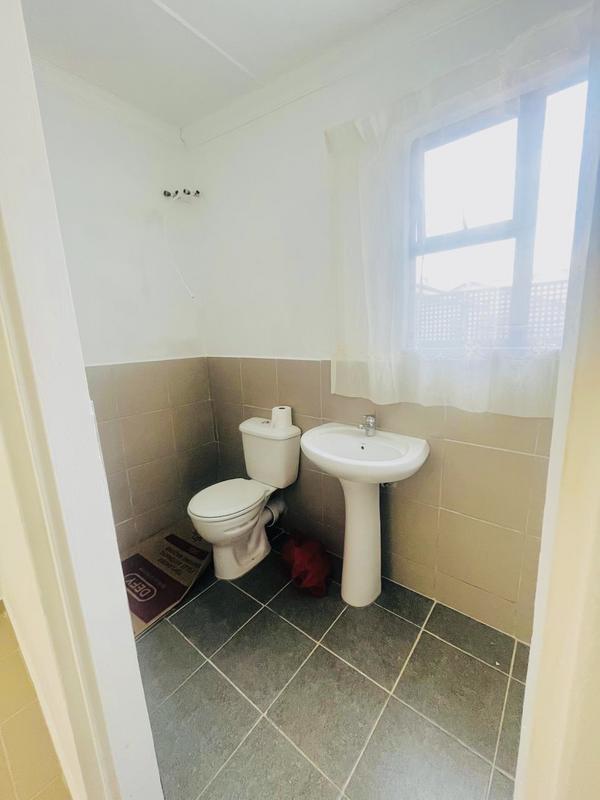 1 Bedroom Property for Sale in Uvongo KwaZulu-Natal