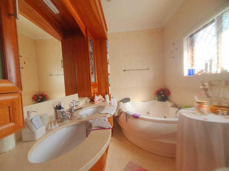 4 Bedroom Property for Sale in Manaba Beach KwaZulu-Natal