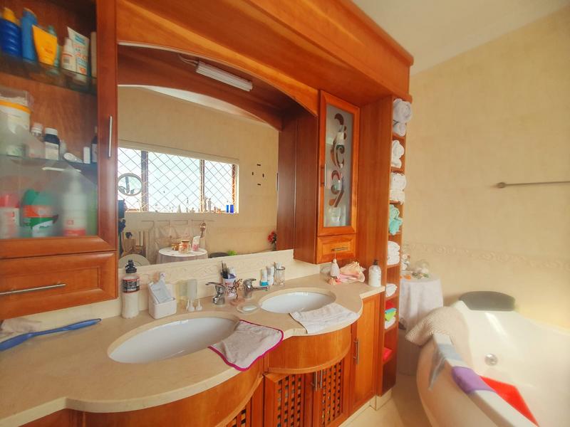 4 Bedroom Property for Sale in Manaba Beach KwaZulu-Natal