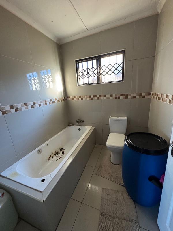 2 Bedroom Property for Sale in Ntuzuma KwaZulu-Natal