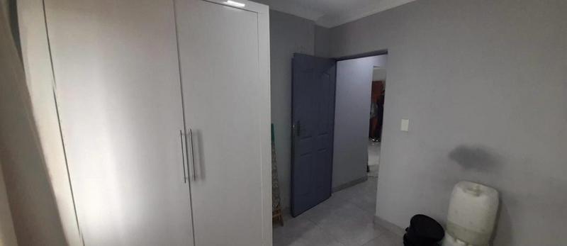 2 Bedroom Property for Sale in Montclair KwaZulu-Natal