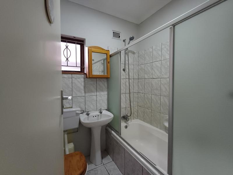 To Let 2 Bedroom Property for Rent in Durban North KwaZulu-Natal