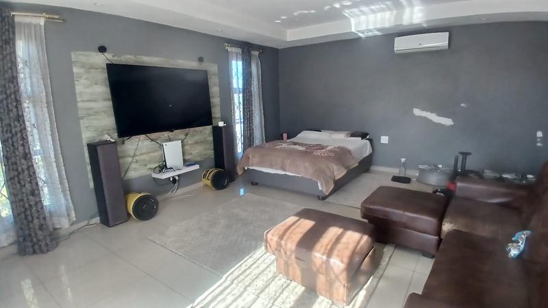 5 Bedroom Property for Sale in Escombe KwaZulu-Natal