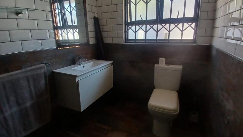 5 Bedroom Property for Sale in Escombe KwaZulu-Natal