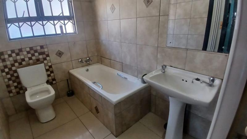 5 Bedroom Property for Sale in Escombe KwaZulu-Natal