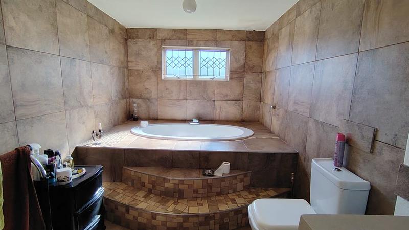 4 Bedroom Property for Sale in Escombe KwaZulu-Natal