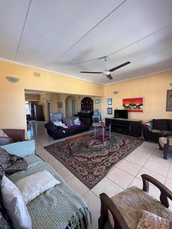 6 Bedroom Property for Sale in Uvongo KwaZulu-Natal