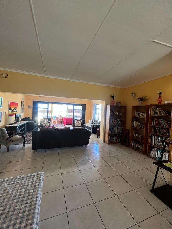 6 Bedroom Property for Sale in Uvongo KwaZulu-Natal
