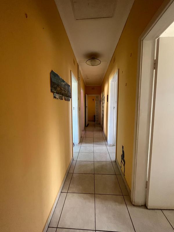 6 Bedroom Property for Sale in Uvongo KwaZulu-Natal