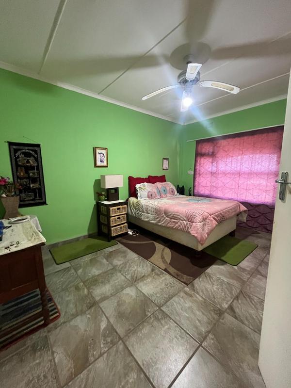 6 Bedroom Property for Sale in Uvongo KwaZulu-Natal
