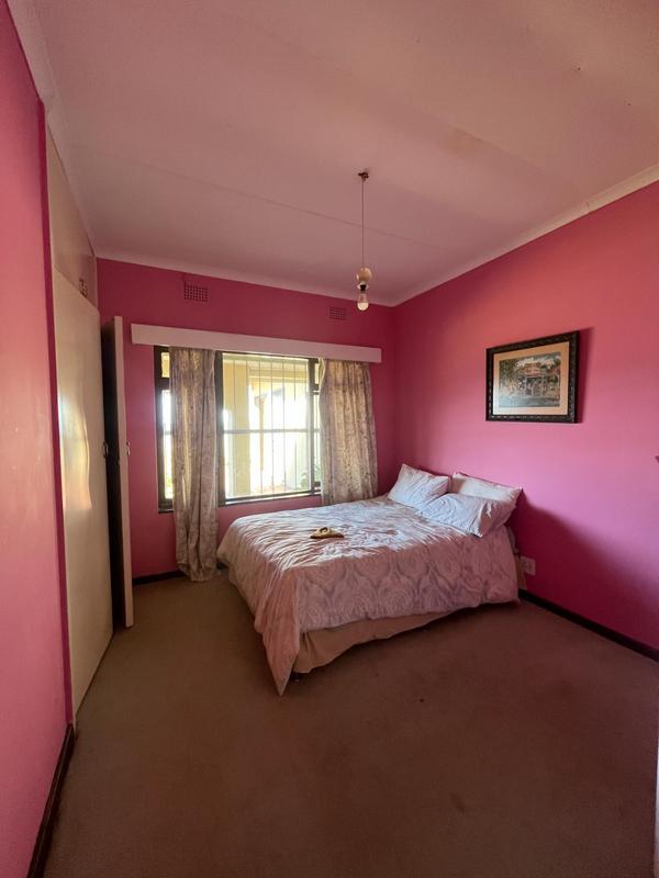 6 Bedroom Property for Sale in Uvongo KwaZulu-Natal