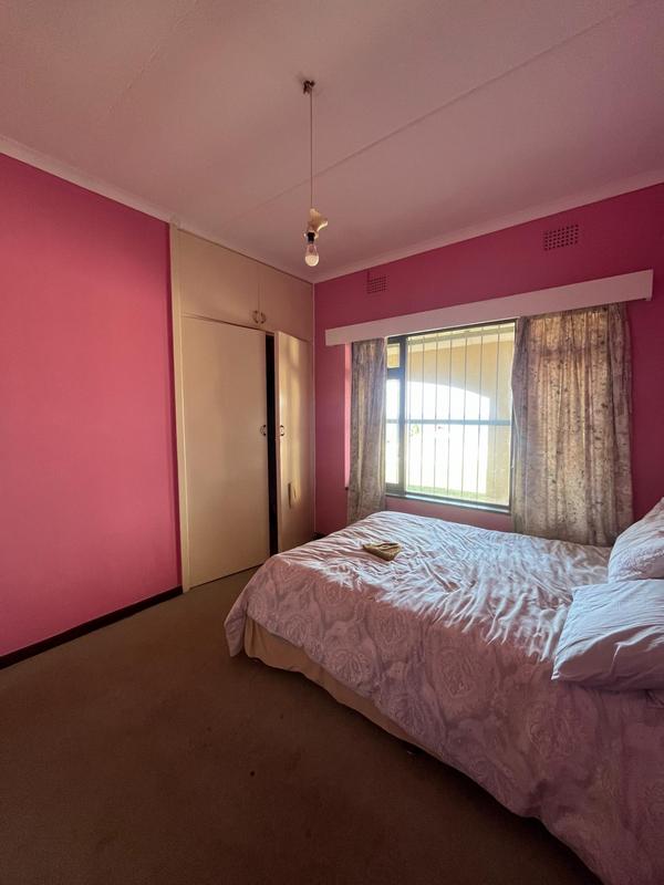 6 Bedroom Property for Sale in Uvongo KwaZulu-Natal