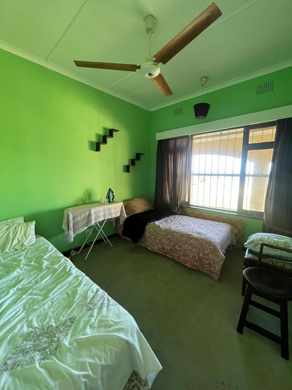 6 Bedroom Property for Sale in Uvongo KwaZulu-Natal
