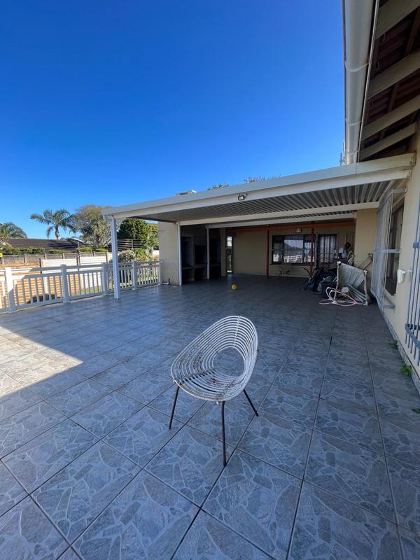 6 Bedroom Property for Sale in Uvongo KwaZulu-Natal