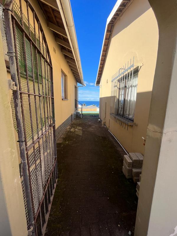 6 Bedroom Property for Sale in Uvongo KwaZulu-Natal