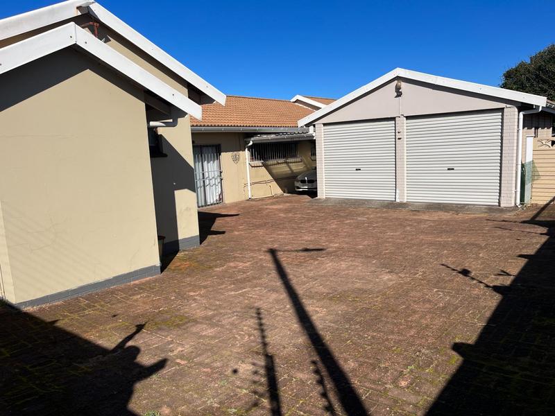 6 Bedroom Property for Sale in Uvongo KwaZulu-Natal