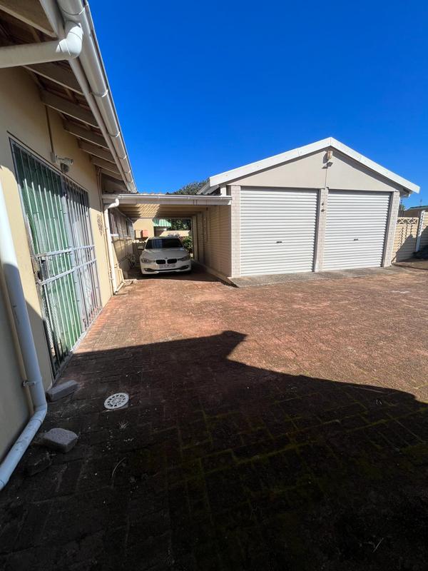 6 Bedroom Property for Sale in Uvongo KwaZulu-Natal
