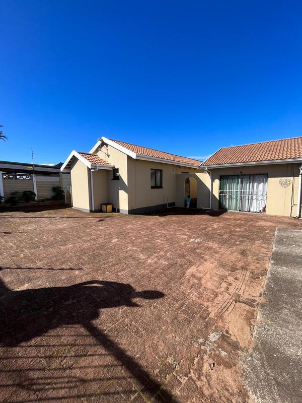 6 Bedroom Property for Sale in Uvongo KwaZulu-Natal