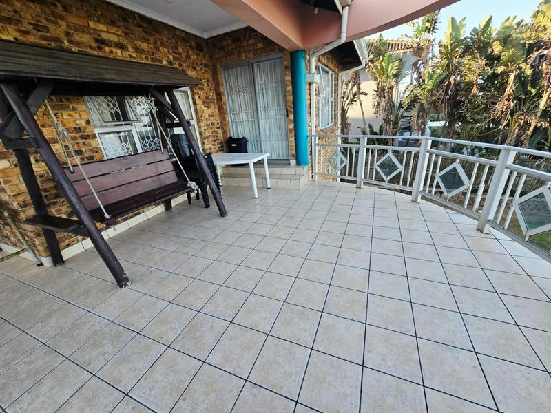 8 Bedroom Property for Sale in Tinley Manor KwaZulu-Natal