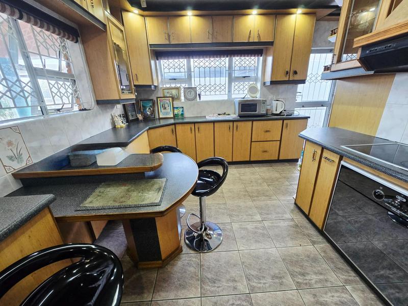 8 Bedroom Property for Sale in Tinley Manor KwaZulu-Natal