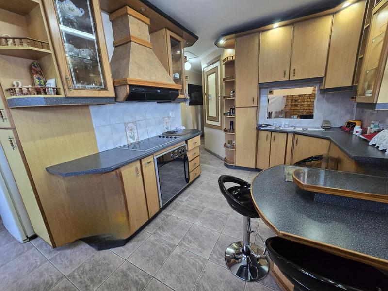 8 Bedroom Property for Sale in Tinley Manor KwaZulu-Natal