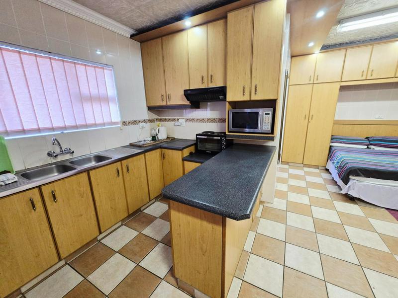 8 Bedroom Property for Sale in Tinley Manor KwaZulu-Natal