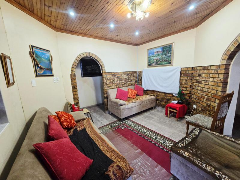 8 Bedroom Property for Sale in Tinley Manor KwaZulu-Natal