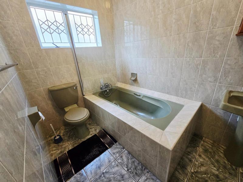 8 Bedroom Property for Sale in Tinley Manor KwaZulu-Natal