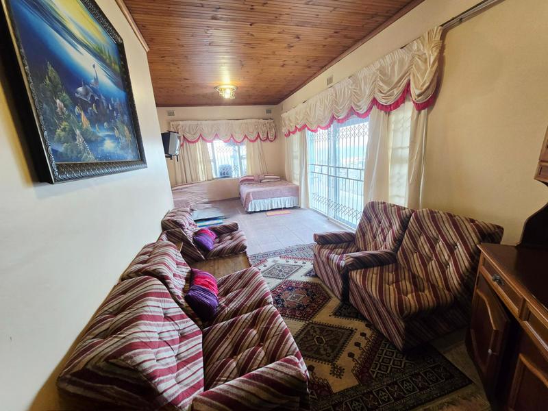 8 Bedroom Property for Sale in Tinley Manor KwaZulu-Natal