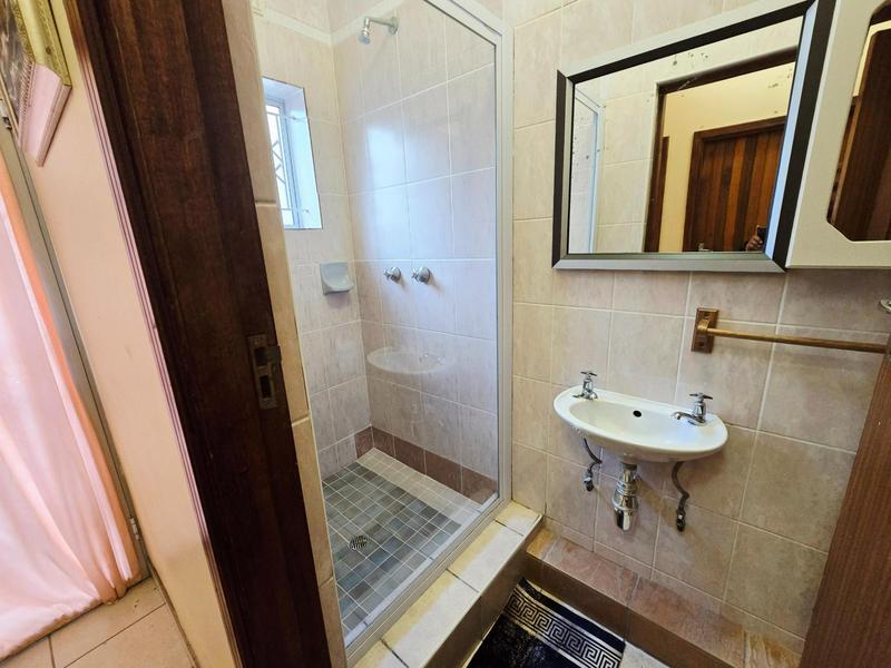 8 Bedroom Property for Sale in Tinley Manor KwaZulu-Natal