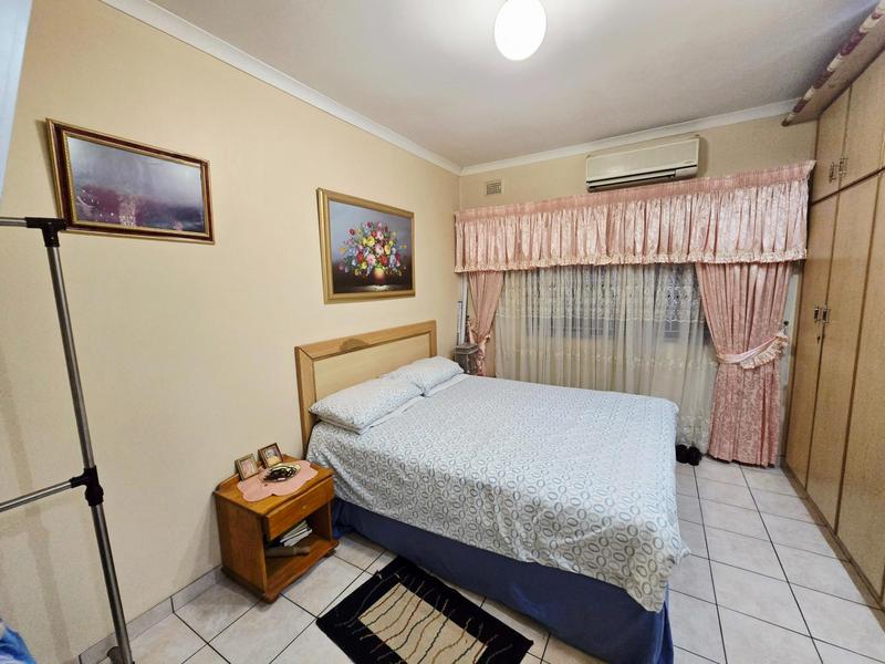 8 Bedroom Property for Sale in Tinley Manor KwaZulu-Natal