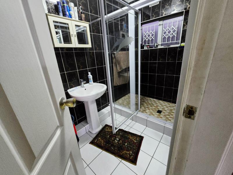 8 Bedroom Property for Sale in Tinley Manor KwaZulu-Natal