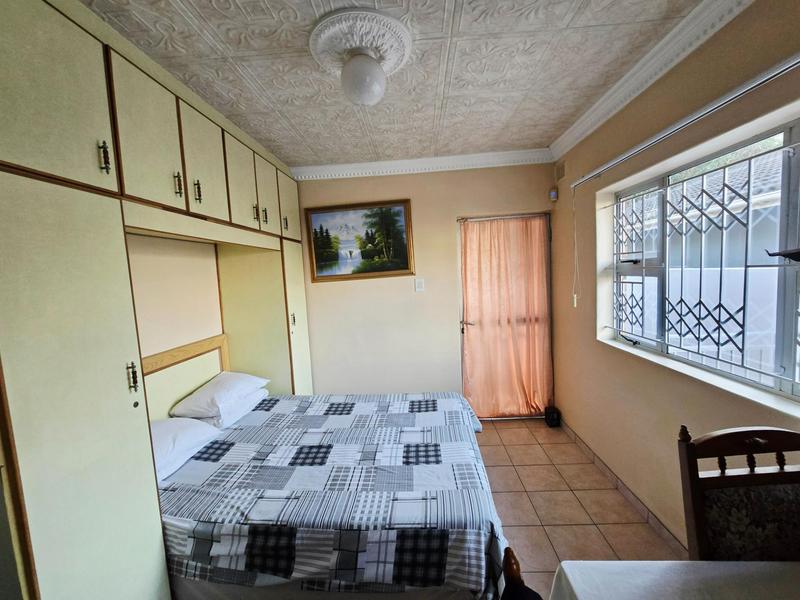 8 Bedroom Property for Sale in Tinley Manor KwaZulu-Natal