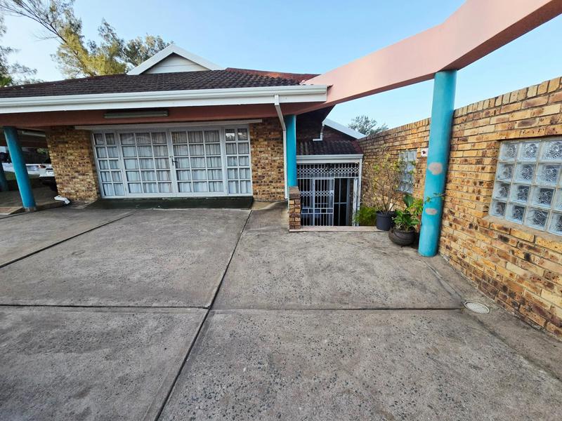 8 Bedroom Property for Sale in Tinley Manor KwaZulu-Natal