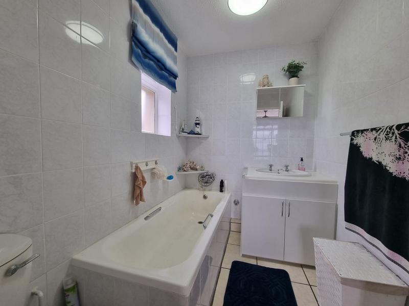 To Let 3 Bedroom Property for Rent in Margate KwaZulu-Natal