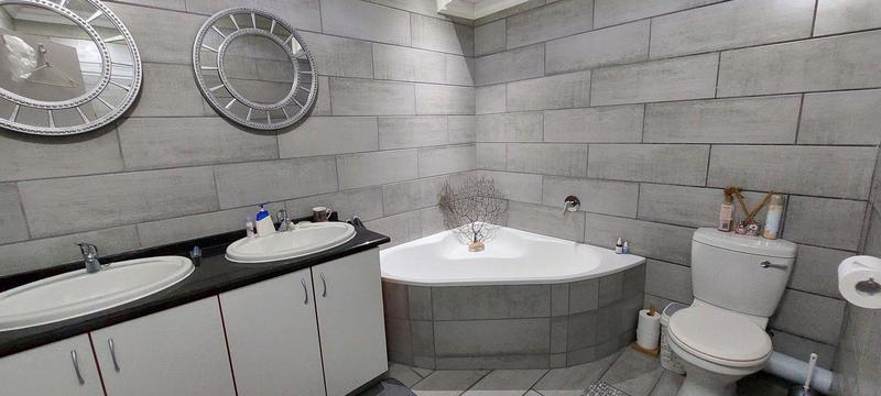 4 Bedroom Property for Sale in Margate Beach KwaZulu-Natal