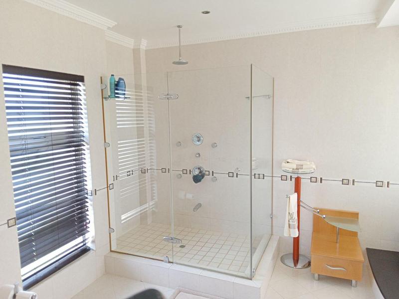 5 Bedroom Property for Sale in Oslo Beach KwaZulu-Natal